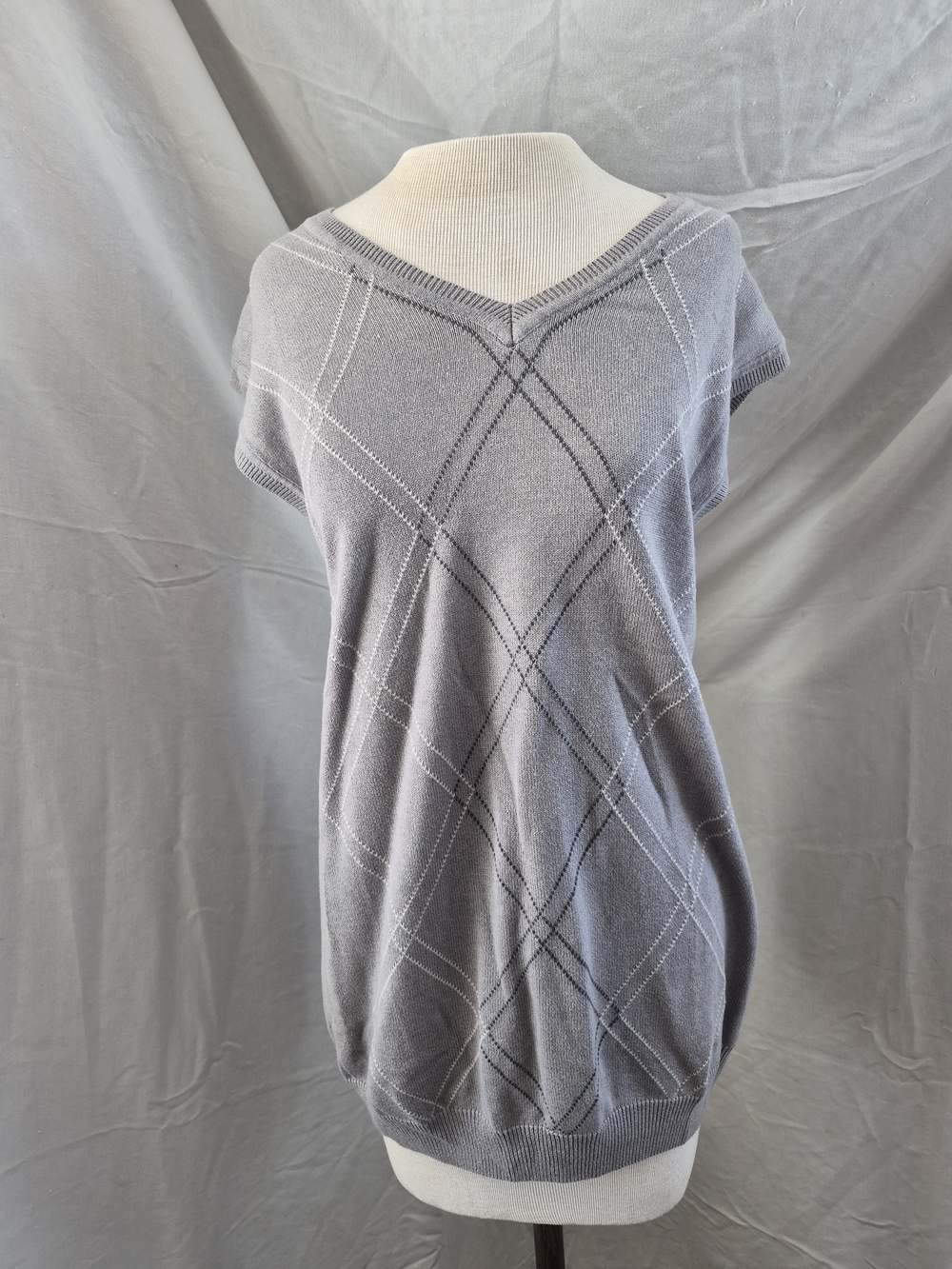 Van Heusen Gray Knit V-Neck Top
